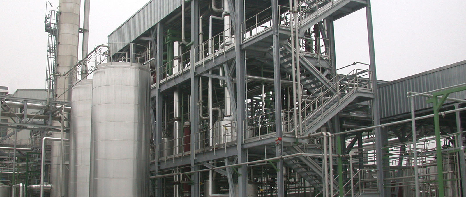 PLANTAS INDUSTRIALES TOTALMENTE ADAPTADAS A LOS REQUISITOS MUY ESPECIALES DEL CLIENTE